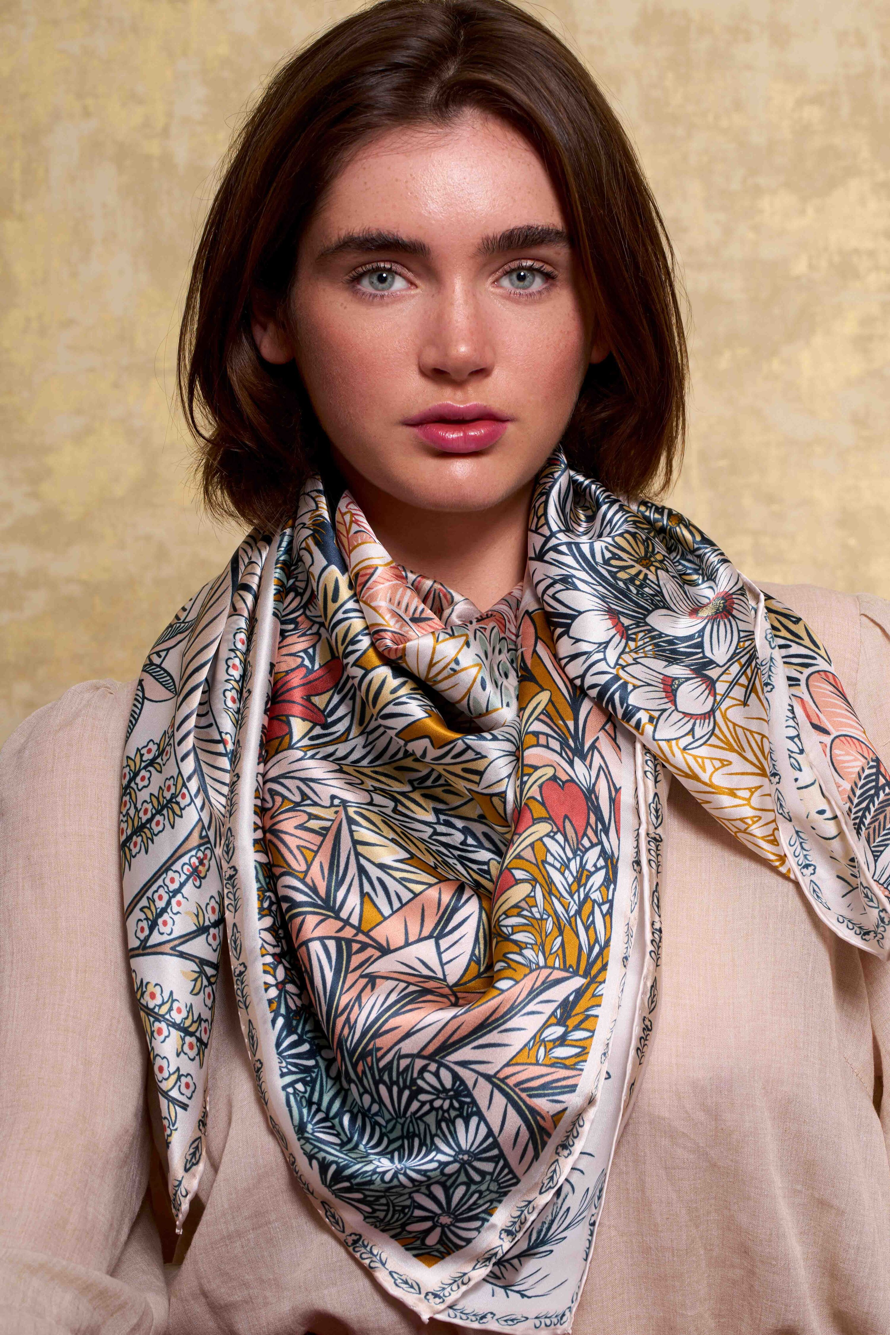 Maxi Foulard Soie Panthère de nuit multicolore